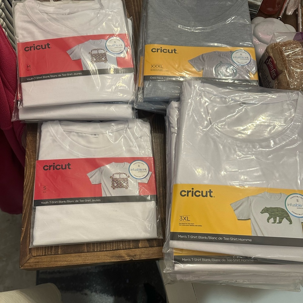 9. 3x Cricut shirts new